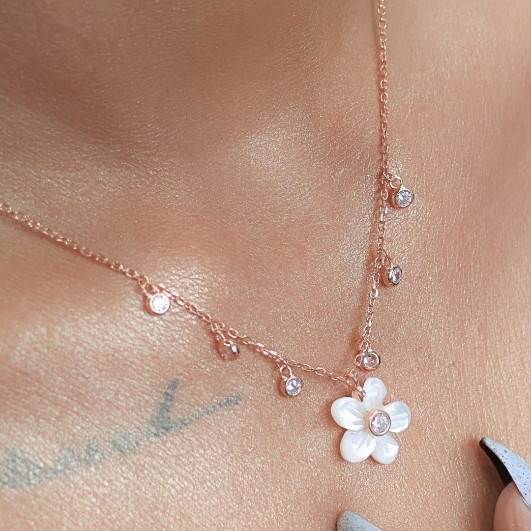 Rosegold Flower Twinkling Fancy  women neck wear 925
