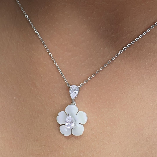 Shimmering beautiful flowers necklace and chain 925